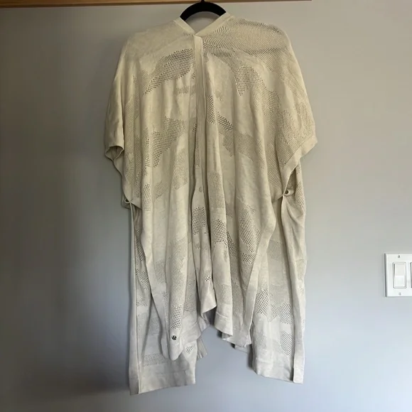 Lululemon Wrap OS - Picture 2 of 4